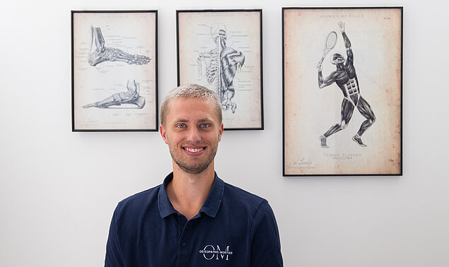 Osteopath Sebastian Mortier in der Praxis in Maintal